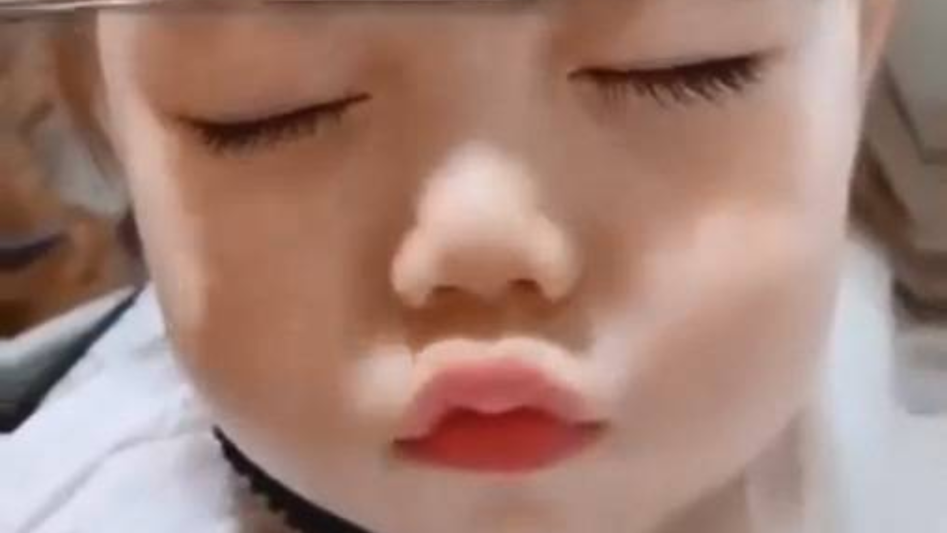 轻松一刻◆小可爱自己改考卷上的分数,超可爱被粑粑发现后一脚踢飞 2020-0127